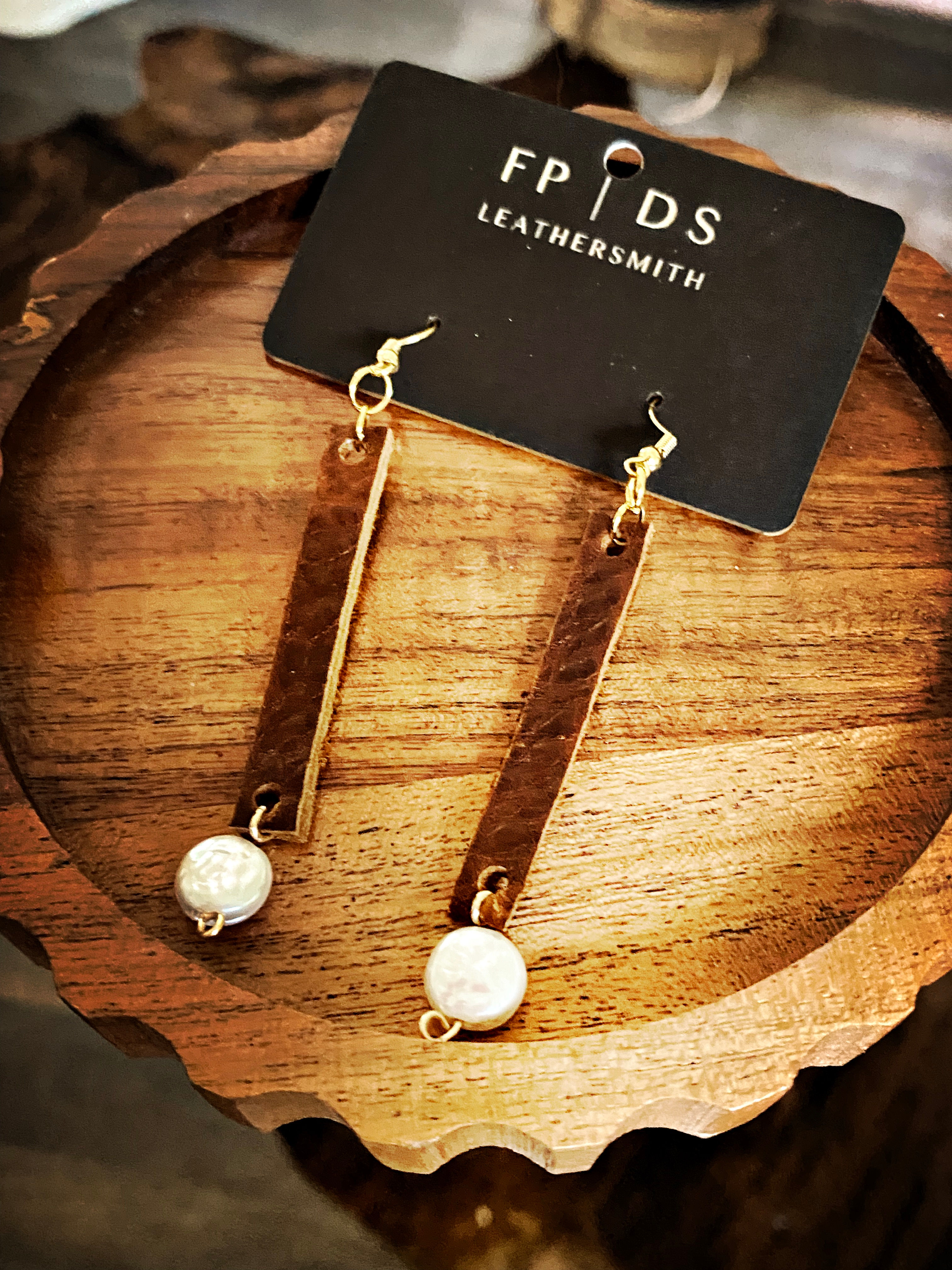 The CHELSEA  (chestnut with pearl) 