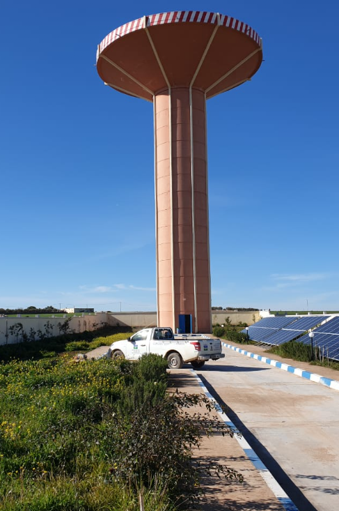 Reservoir sureleve d'eau potable