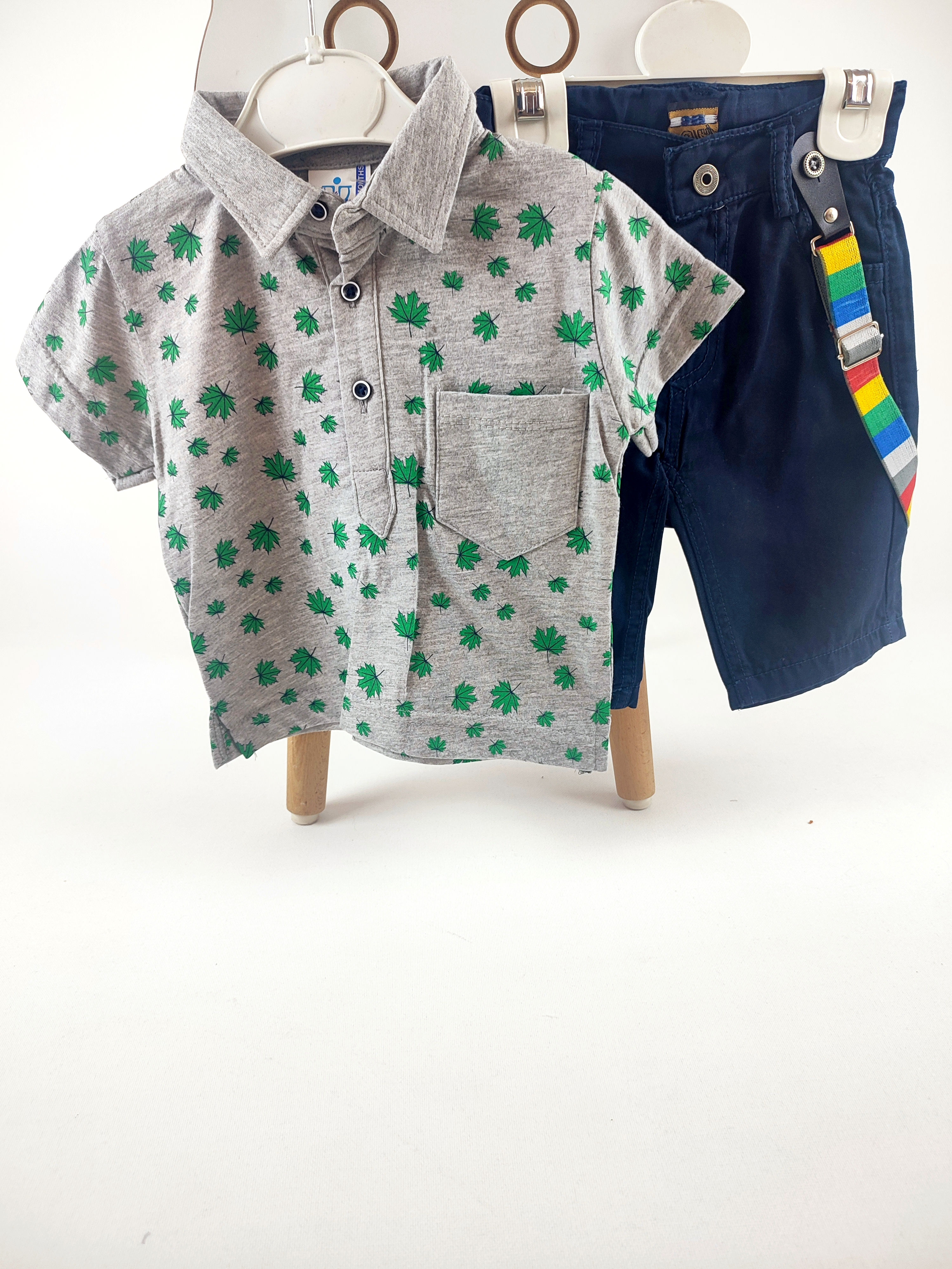 Kısa kollu tişört, şort ve renkli askı 3'lü çocuk takım