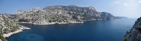 Vue des calanques de Marseille dans le parc national