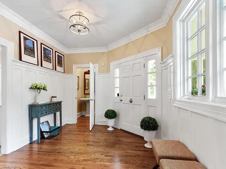 1809 South Shore Dr Entry Way