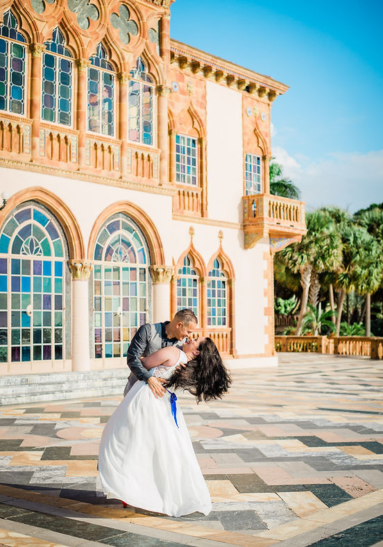 bride and groom dancing outside during the sunset at the Ca' d'Zan in sarasota, fl.