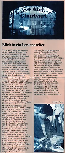 Ein Zeitungsausschnitt einer der ersten Presse Erwähnungen im Jahr 1982 im Crème Magazin, in Basel. Man sieht das Larven Atelier Charivari und das Fenster mit dem Namen.