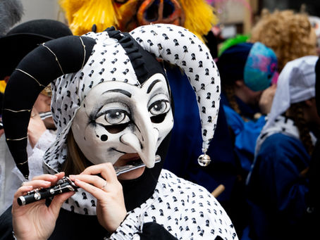 Basler-Fasnacht-Klassiche-Basler-Fasnachtsfiguren-Ueli-Larve-Larven-Atelier-Charivari-Larvemacher