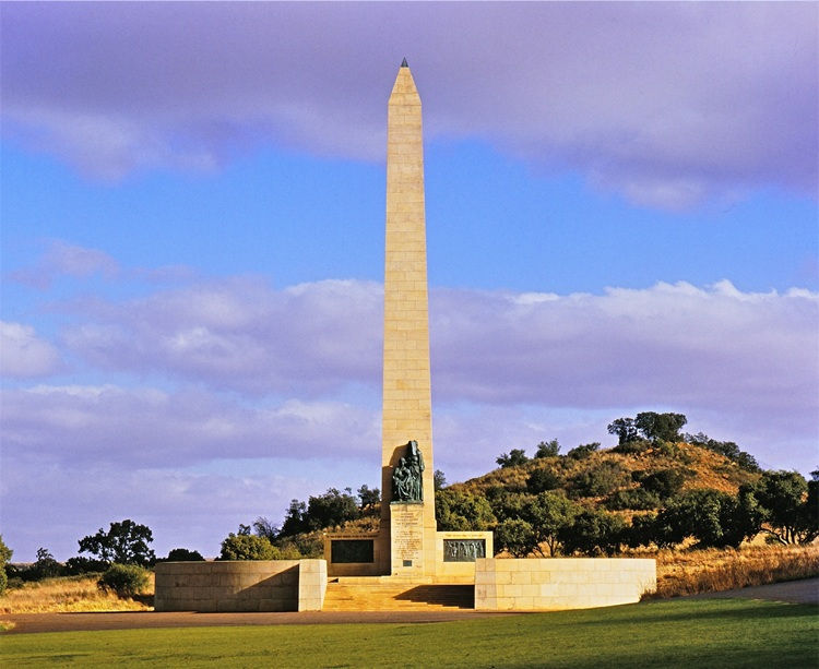 The Women's Memorial in Bloemfontein, dedicated to the tens of thousands of women and children who died in the Second Boer War, inscribed in Dutch: "To our heroines and dear children, "Thy Will Be Done"." Public domain, courtesy Wikimedia Commons.