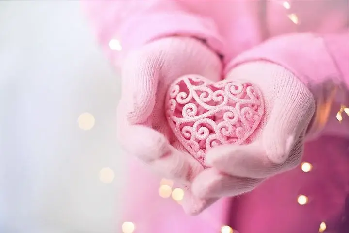 Handen met een hartje erin, ontvang een 1e consult als geschenkt