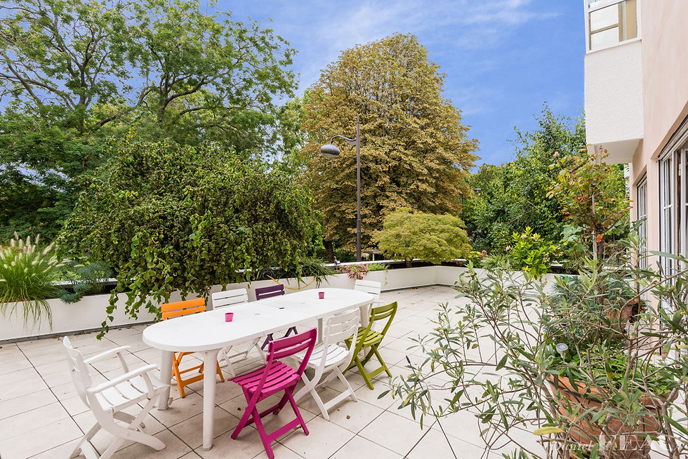 Terrasse de Georges-Braque où se sont déroulés de nombreux repas de famille et soirées entre amis.