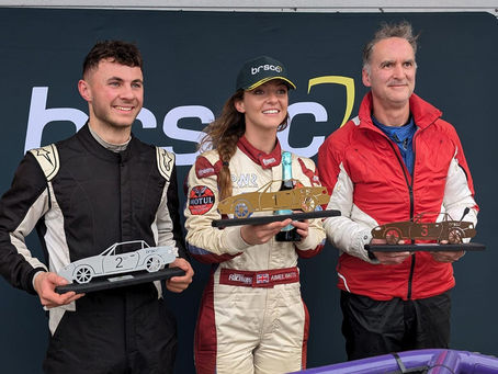 Double victory for Aimee Watts in Brands Hatch season finale