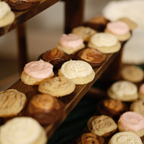 crumbl cookies wedding desserts