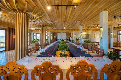 There are 3 meeting room in the property this room is the biggest that can have up to 100 participants 