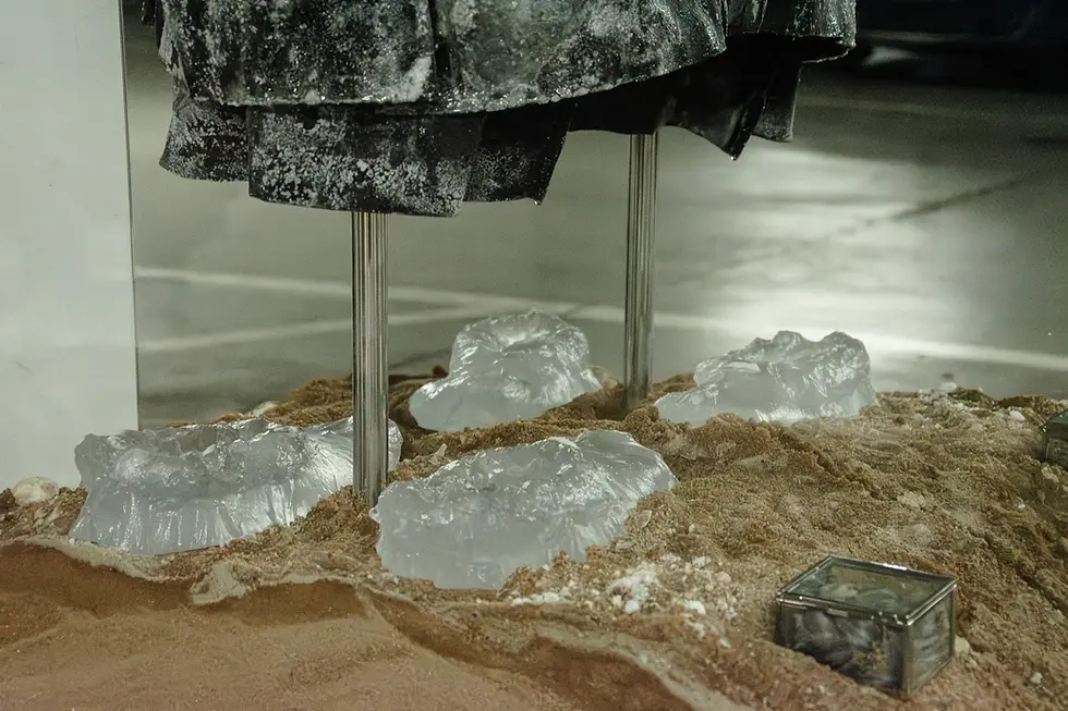 After Unrast - MUR BRUT 37 Installation, 2025 Curation: Fiona Borowski, Kunsthalle Düsseldorf			 Credit © Kunsthalle Düsseldorf, Photo: Eray Tonk, 								Courtesy: The Artist and Galerie3ap 