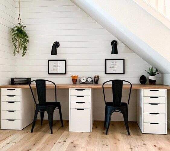 home office de baixo da escada