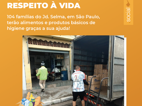 Famílias carentes recebem alimentos e produtos de higiene