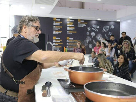Chef Roberto Ravióli fecha o domingo na Arena UD Experience com uma receita tradicional italiana