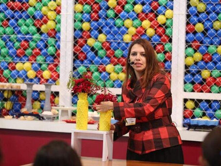 Encerrando a primeira ABCasa Natal & Festas, Daniela Sampaio fez workshop sobre mesa para festa junina