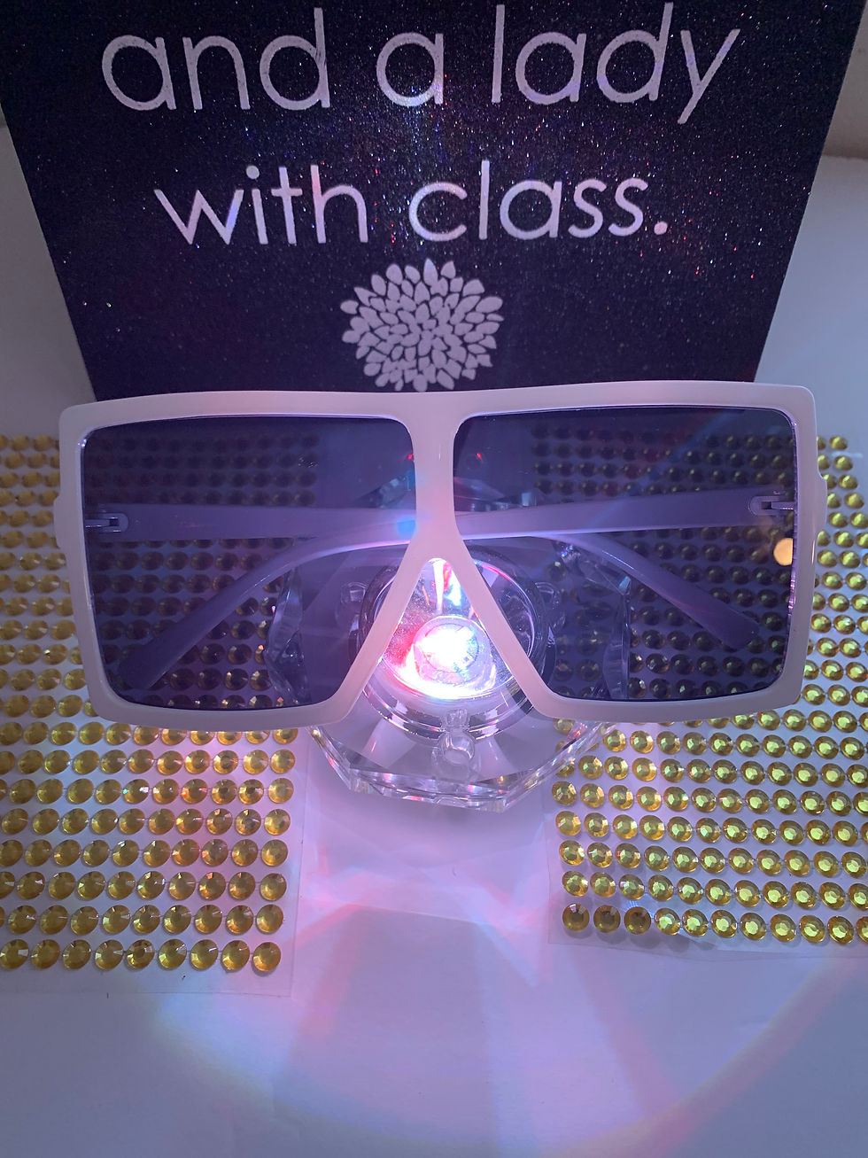 "CLASSY" WHITE/BLACK SHADES