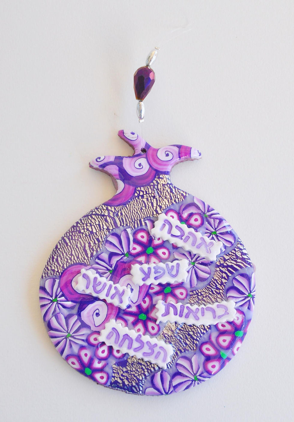 Thumbnail: רימון סגול עם המילים אהבה, שפע, הצלחה, בריאות , אושר