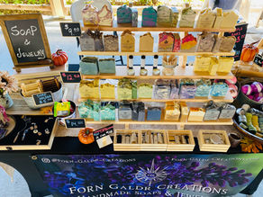 Explore 7 Practical and Creative Vendor Table Display Ideas at Pop-up Shop Venues.