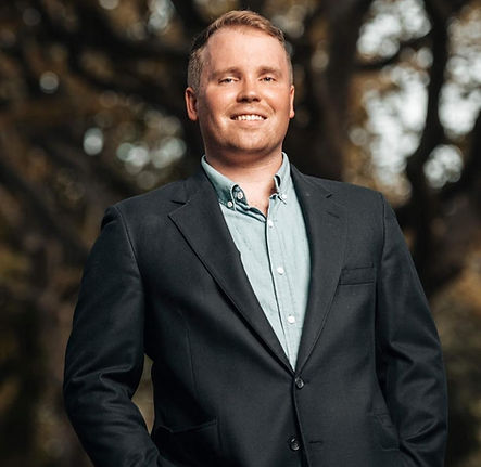 Realtor Headshot (1) (1).jpeg