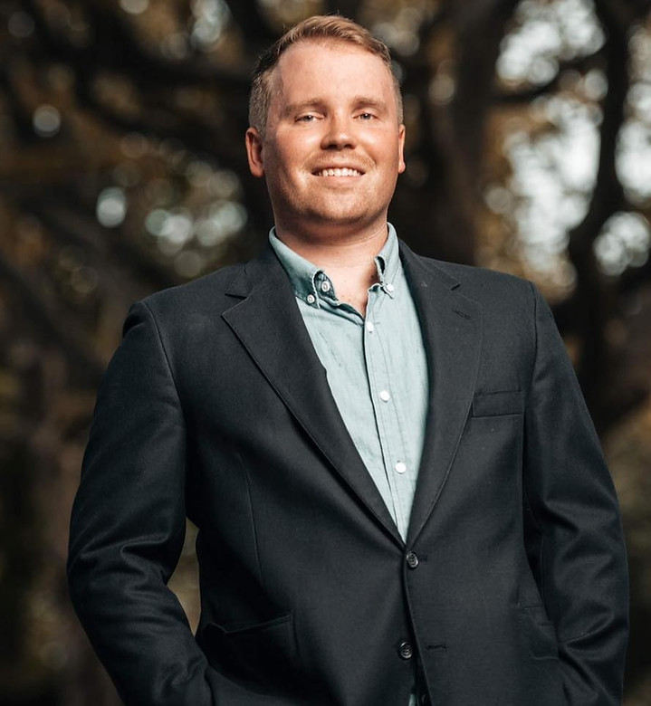 Realtor Headshot (1) (1).jpeg