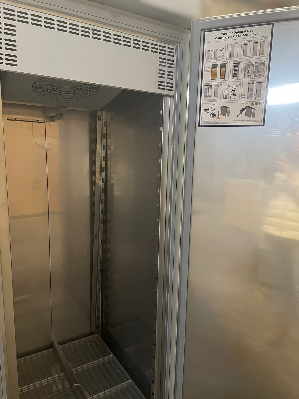 Thumbnail: Armoire froide positive GN 2/1 à porte pleine – 654 L – -2 à +8°C