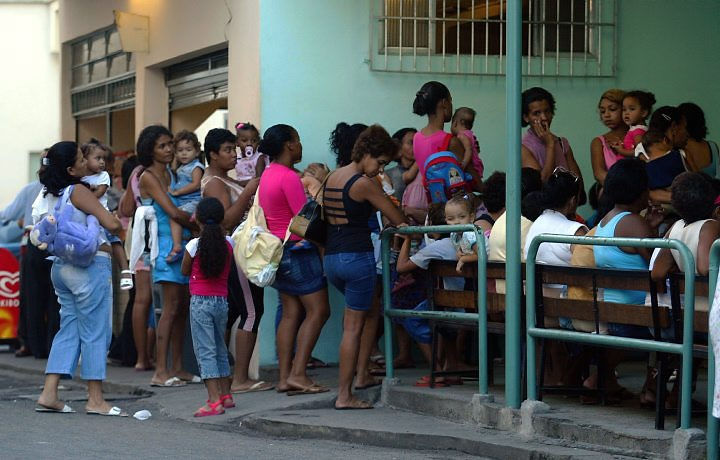 pacientes aguardam atendimento em unidade pública