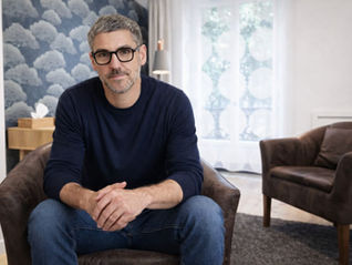 Hypnothérapeute à Paris en cabinet, accompagnement en hypnose pour stress, poids et addictions