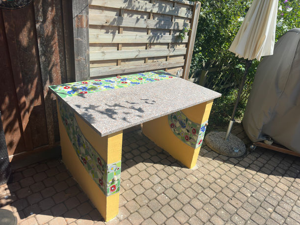 Mosaikkunst Schweiz: Mosaiktisch, Anschlussarbeit – CreaKauz Seedorf
