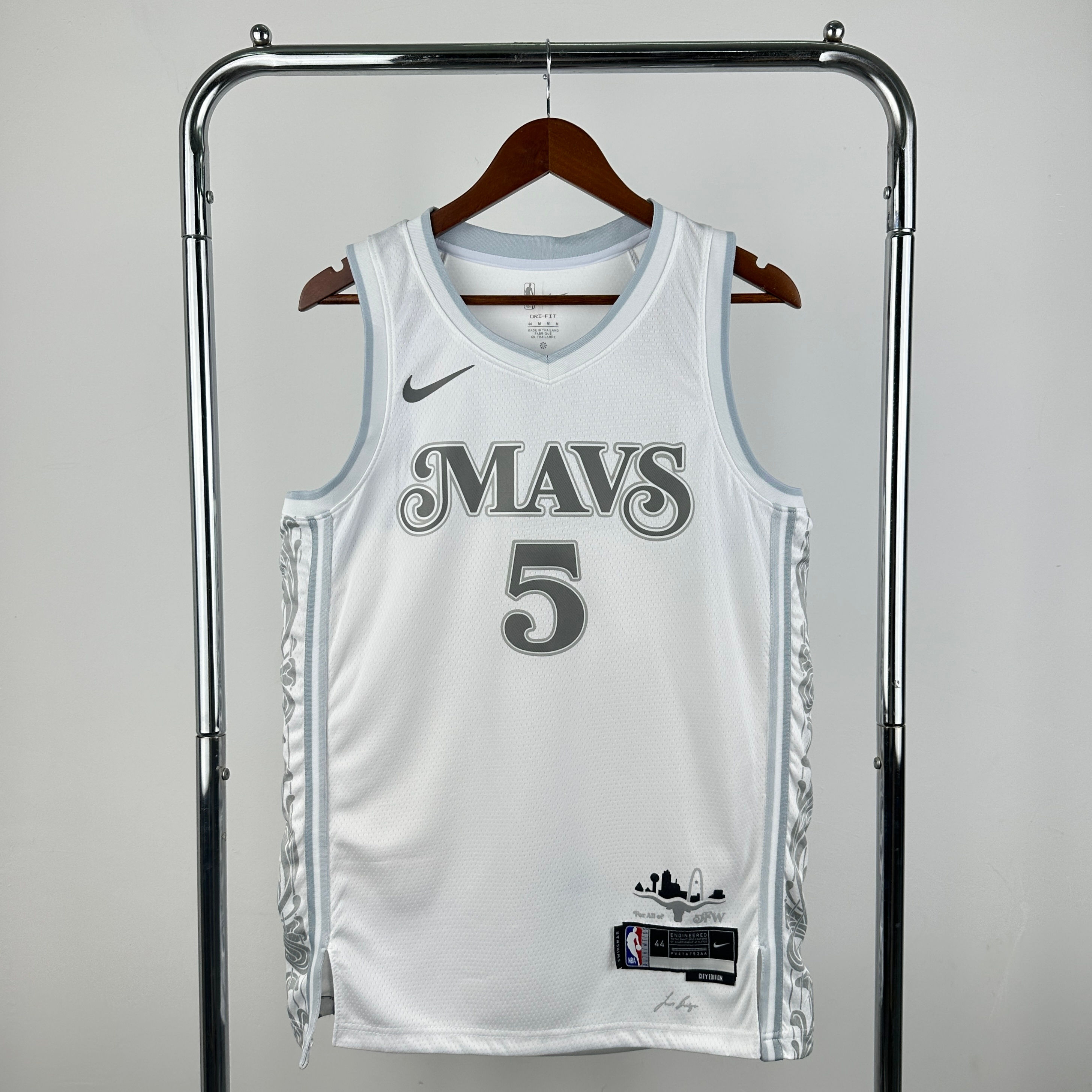 Toddler Dallas Mavericks Luka Dončić Nike White 2024/25 Swingman Player Jersey
