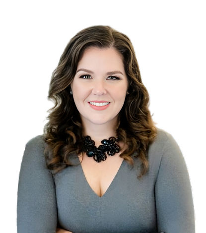 Retrato profesional de Carina de la Torre, abogada de sucesiones en Florida, sonriendo con los brazos cruzados