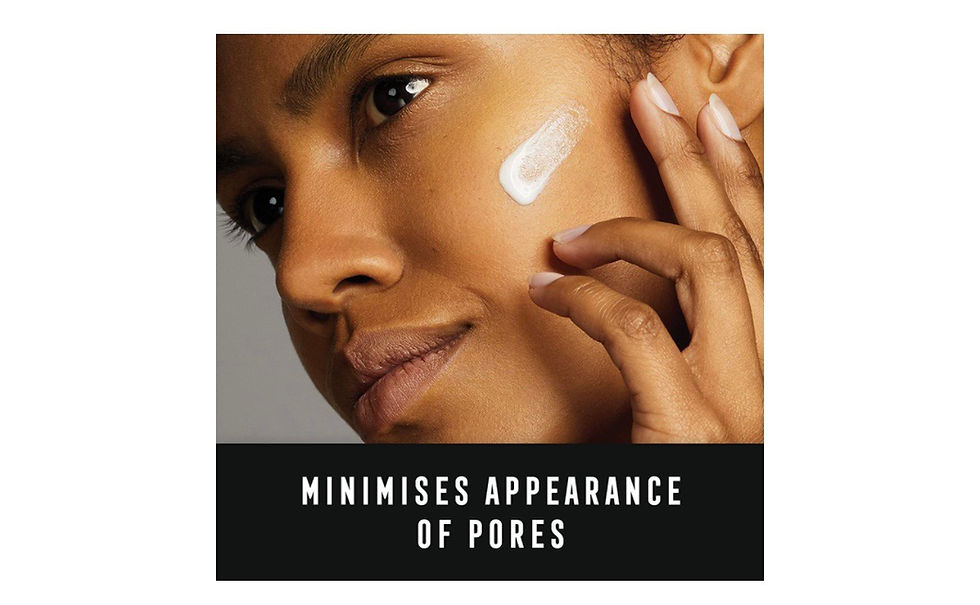 Miniaturebillede: Woman applying product, text reads: MINIMISES APPEARANCE OF PORES, facial cream.