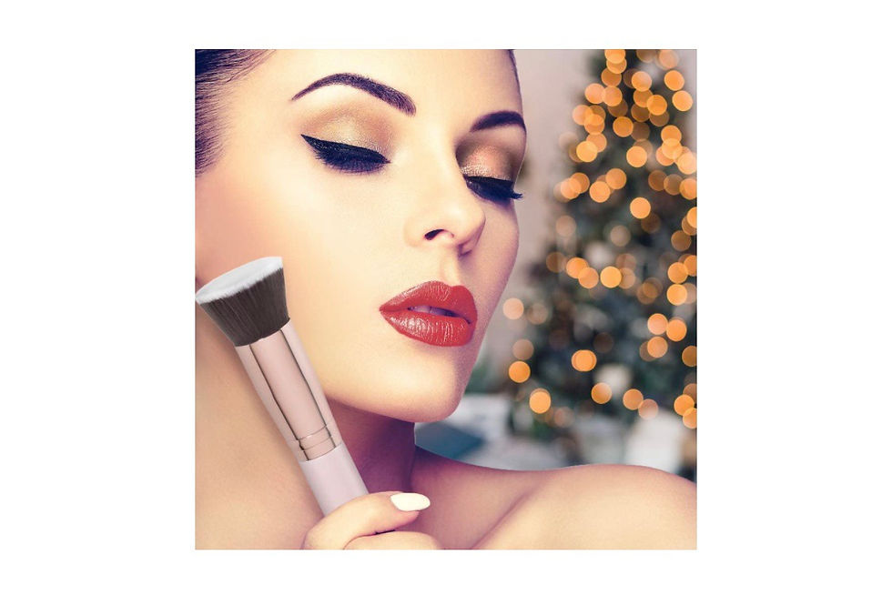 Miniaturebillede: Woman holding a makeup brush, glamorous look, holiday lights in background.