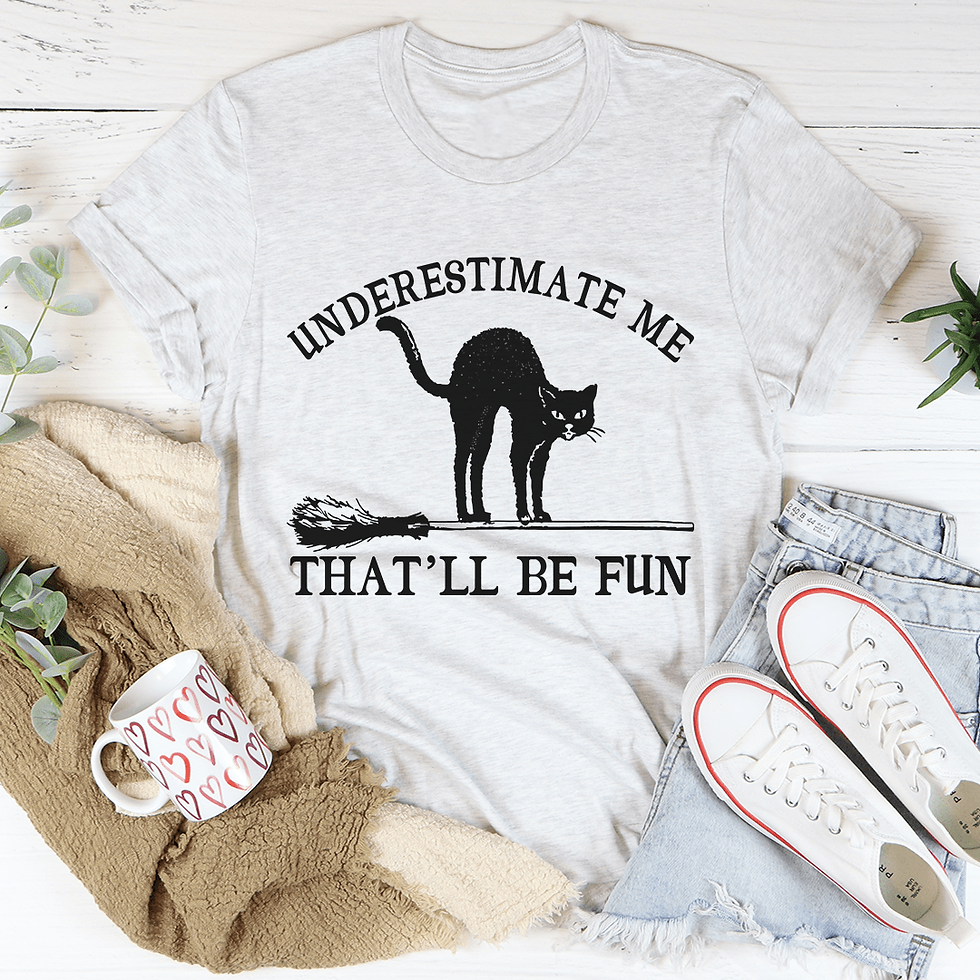 Miniatura: Underestimate Me Black Cat T-Shirt