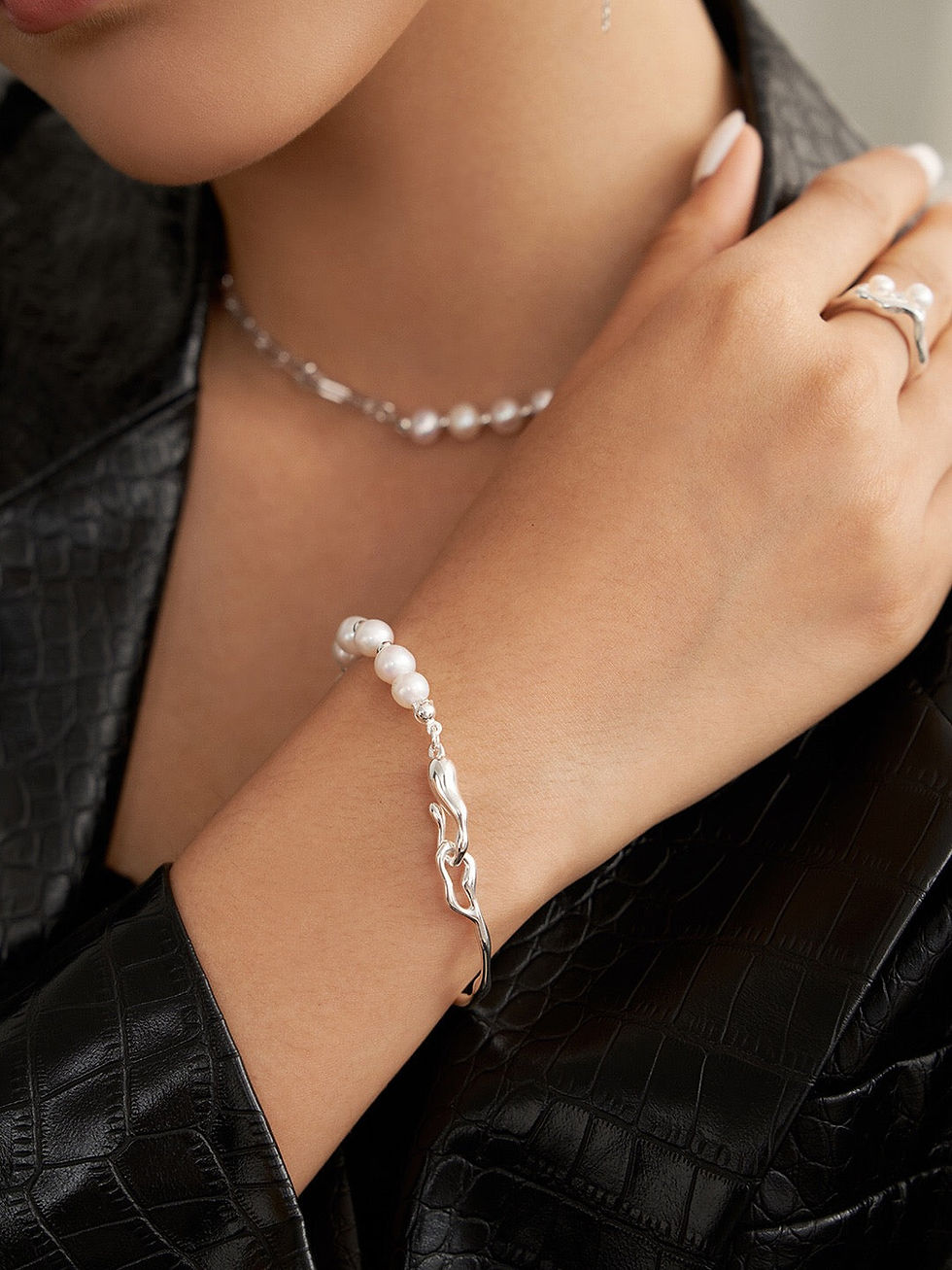 サムネイル： Freshwater Pearl Half Gold Bangle Bracelet