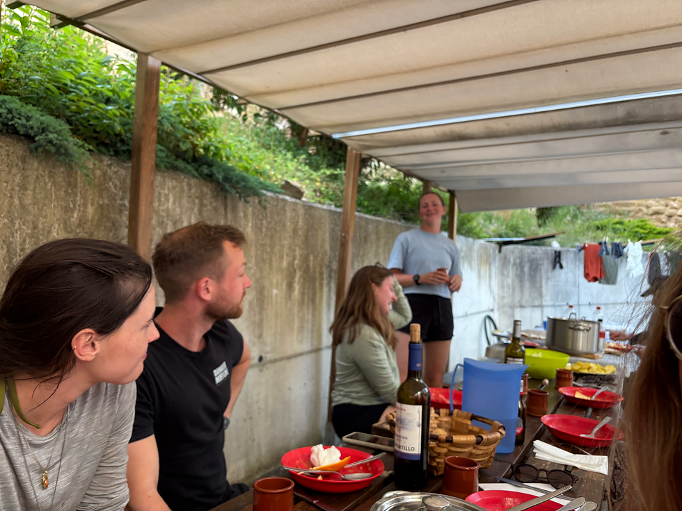 A Alex (de pé) terminou seu Caminho