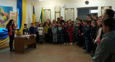 Урочита лінійка (Ми вірні сини твої, Укр