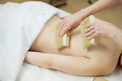 MASSAGGIO CORPO CON PENNELLI.jpg