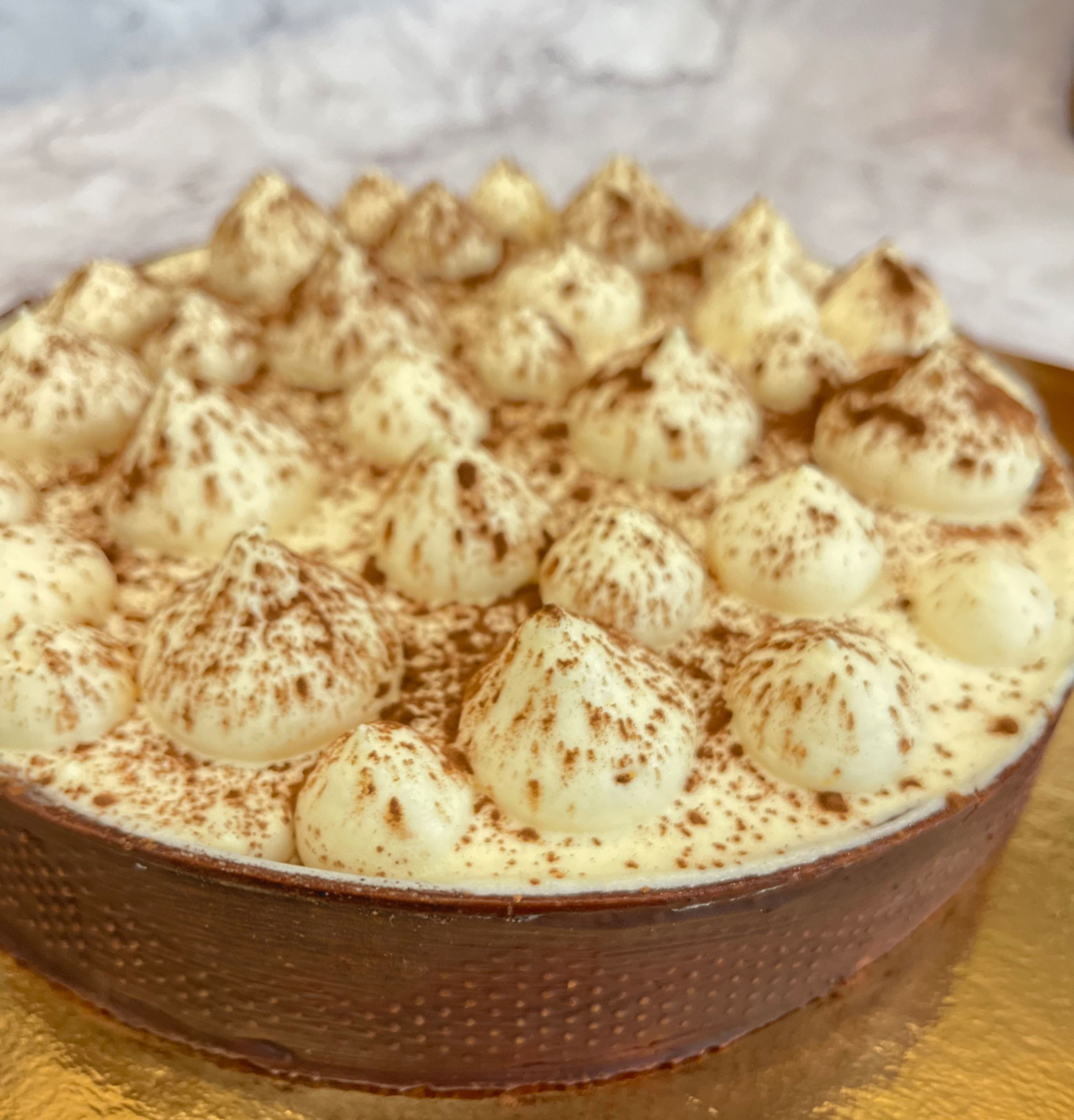 Tarte façon tiramisu artisanale – dessert gourmand au café, chocolat et mascarpone, revisite élégante du tiramisu italien