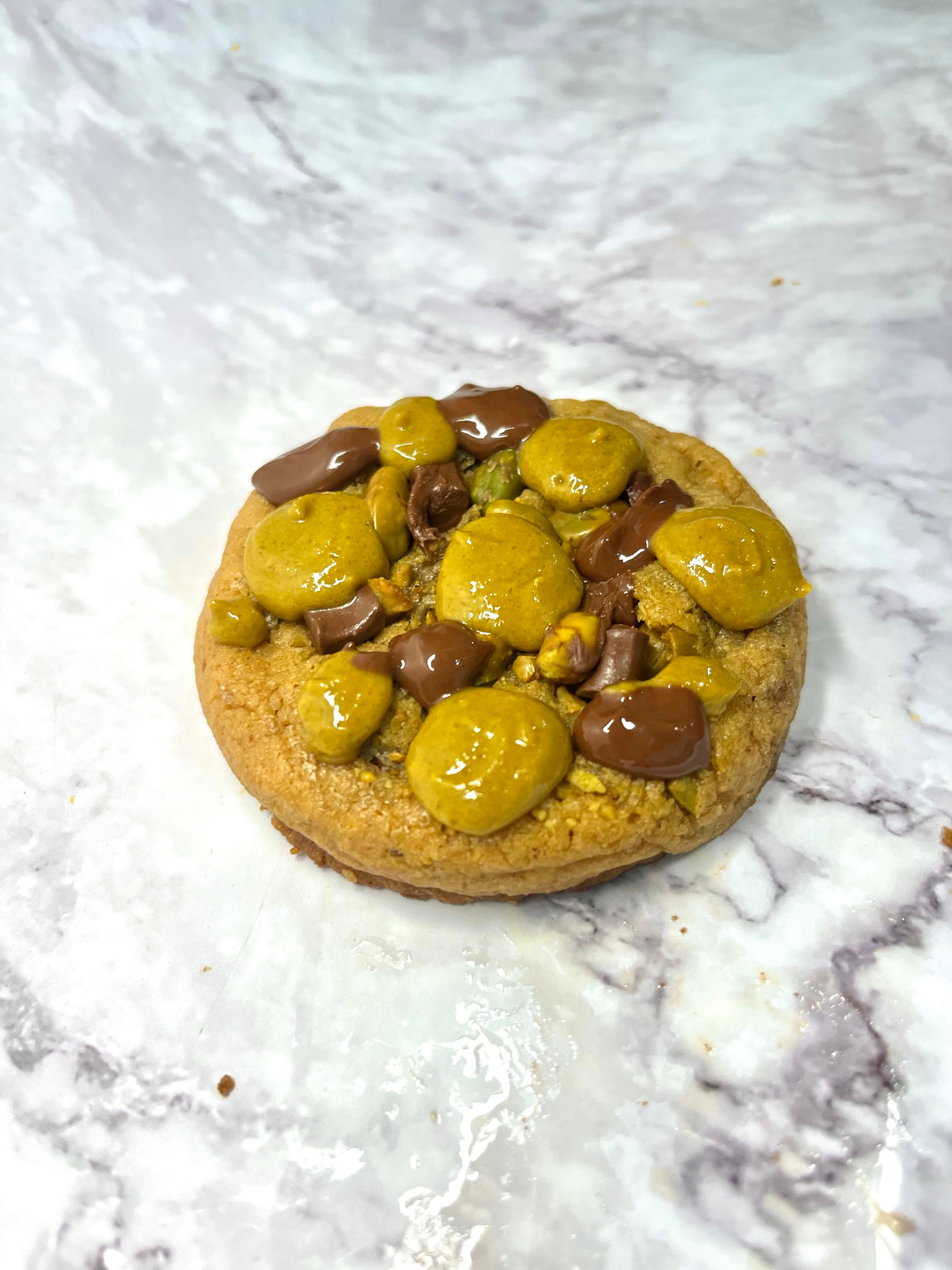 Cookies pistache chocolat noir ultra gourmands, avec praliné pistache en option et ganache chocolat noir fondante