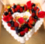 Pavlova coeur fruits rouges