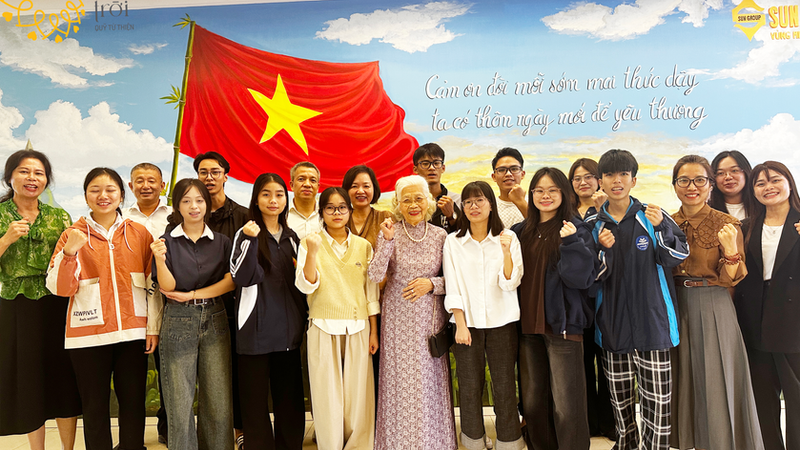Cuộc gặp gỡ sinh viên Hoa Mặt Trời từ vùng quê Vụ Bản đang học tại Hà Nội