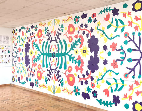 Fresque murale végétale colorée réalisée avec des élèves en collège à Janzé par Emilie Hoyet, graphiste à Rennes