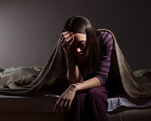Une femme dans son lit qui n'arrive pas à dormir