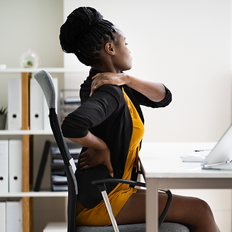 une femme stressé qui à mal au dos