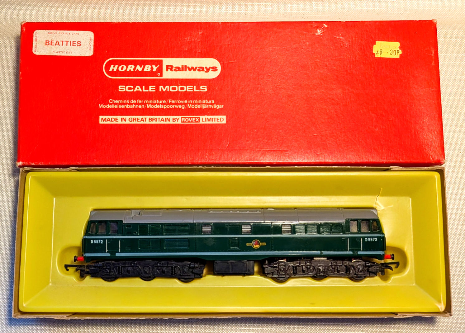 Tri-ang Hornby R357 Class 31 Diesel D5572 BR Green A1A-A1A OO Gauge