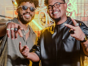 Lucas & Orelha cantam músicas em versão de pagode nas redes sociais