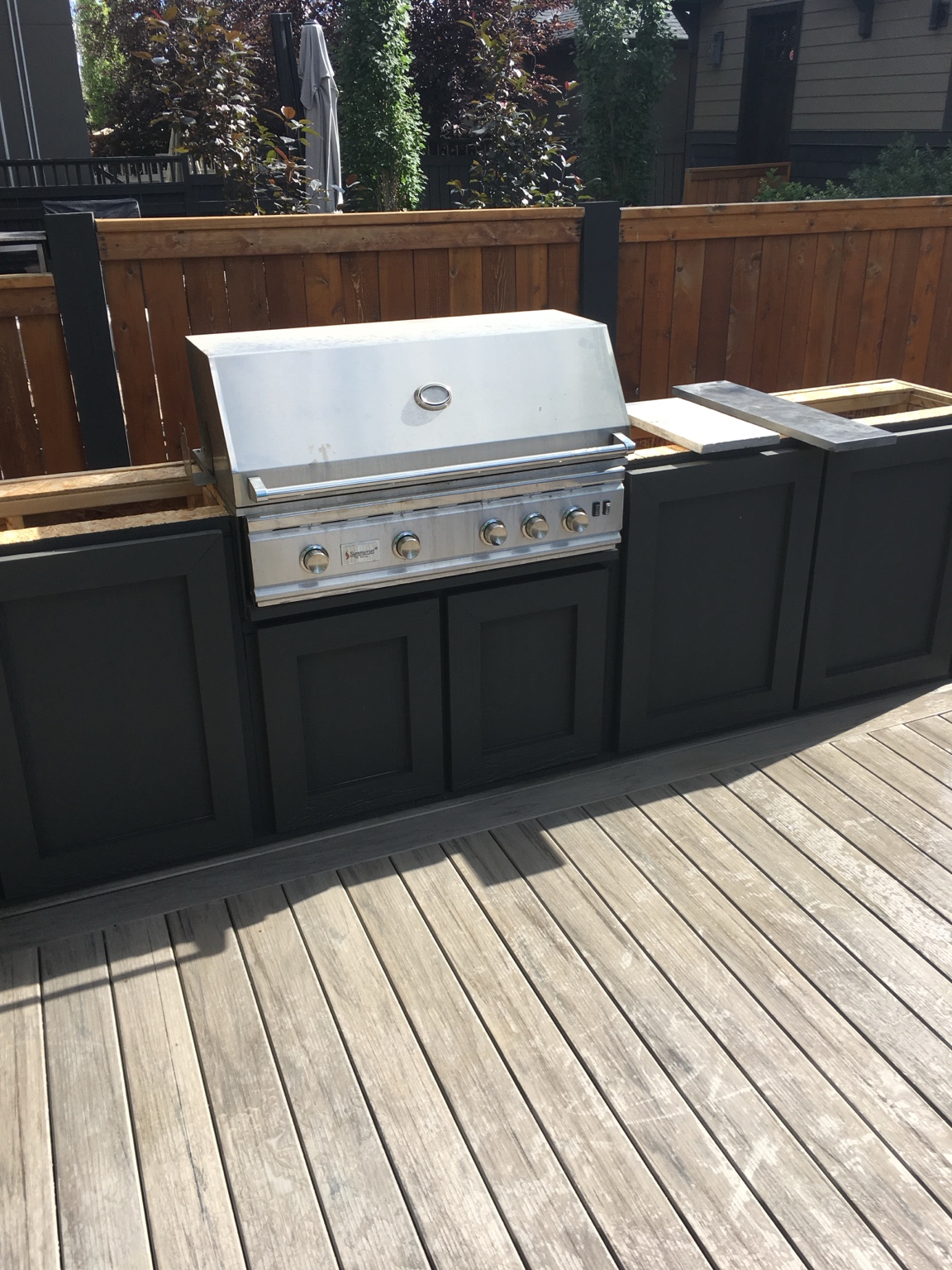 Outdoor barbecue cabinetry