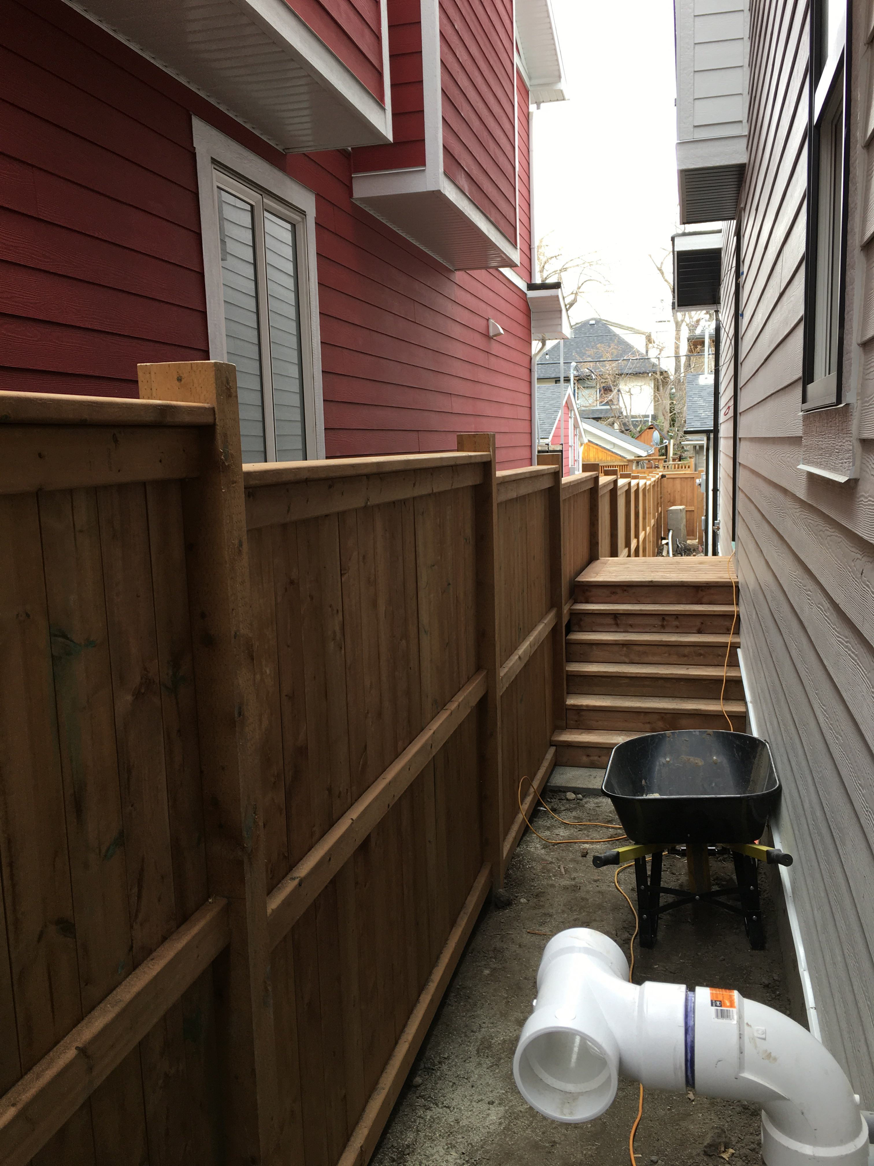 Side-yard timber fencing