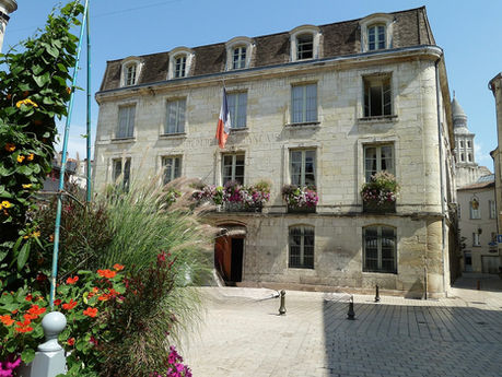 Hôtel Lagrange-Chancel - ancienne place de l’hôtel de ville à Périgueux