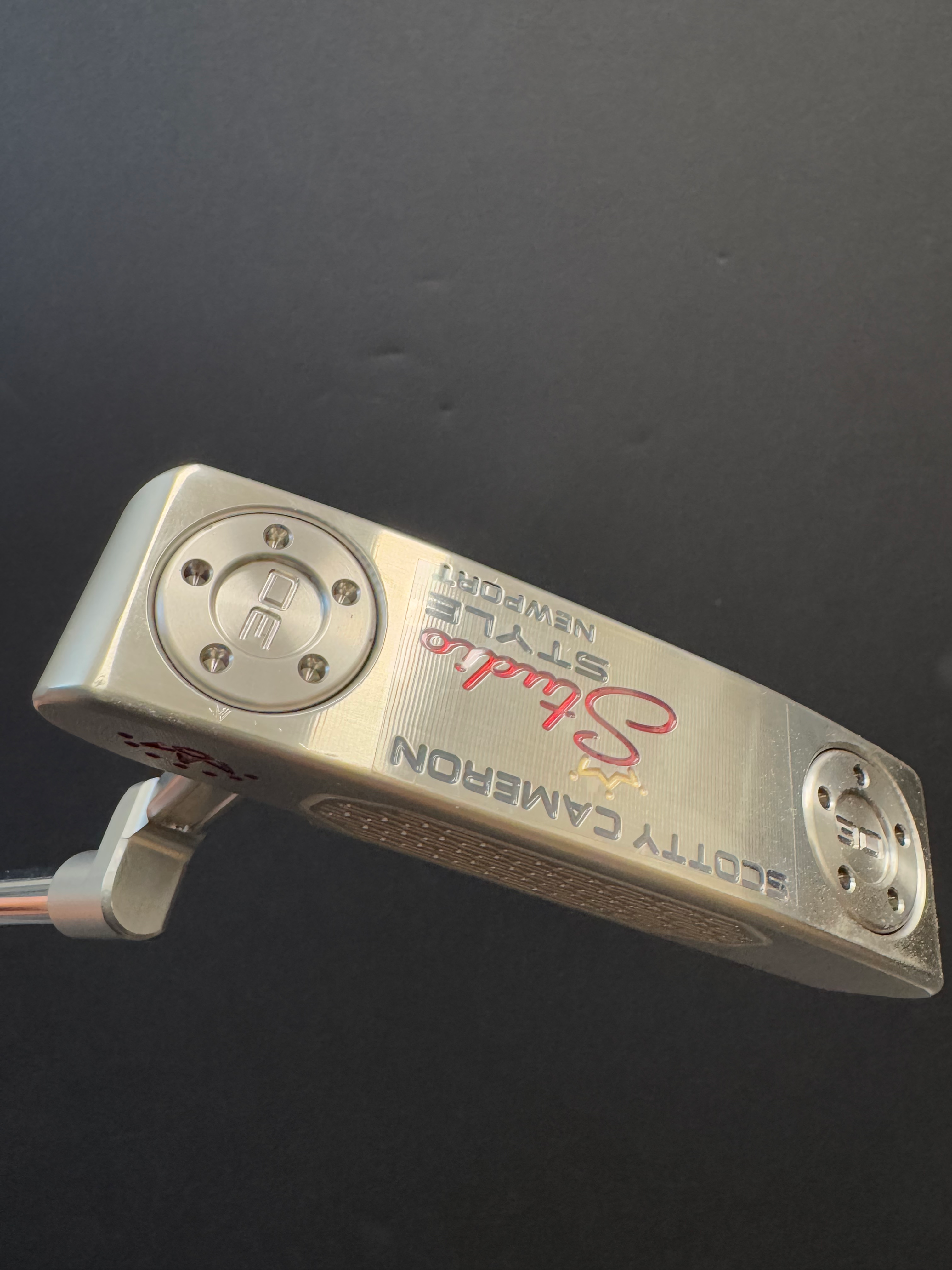 Studio Style Newport RH 34"